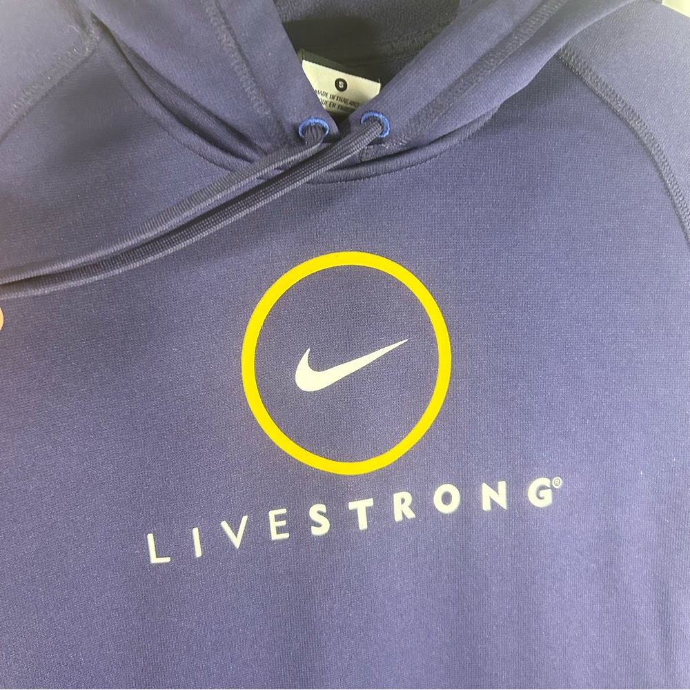 Nike Therma Fit Livestrong Sweater Hoodie Sweatshirt Navy Blue; Women’s Sz Small - Picture 4 of 16